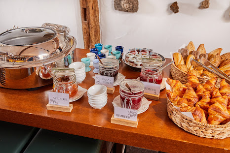 Tradition trifft Moderne: Residieren Sie in geschichtsträchtigen Mauern mit dem Komfort von heute.