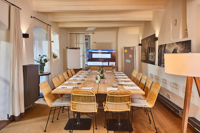 Gemeinsamer Ausklang bei exzellenten Weinen nach der Tagung im Weinforum Franken